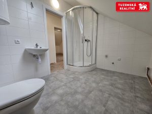 Dům se dvěma zcela samostatnými byty 3+kk a 4+1 v Loučné nad Desnou v Jeseníkách.