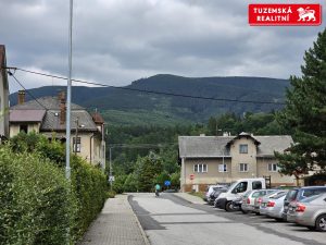 Byt 4+1 se zahradou a velkými hezkými sklepy v Kociánově, v Loučné nad Desnou v Jeseníkách.
