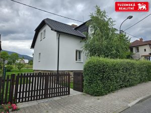 Byt 4+1 se zahradou a velkými hezkými sklepy v Kociánově, v Loučné nad Desnou v Jeseníkách.