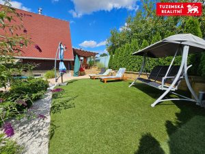 Pohádkový únik v srdci Češkovic nad Blanskem: Vaše chata snů přesně pro Vás..