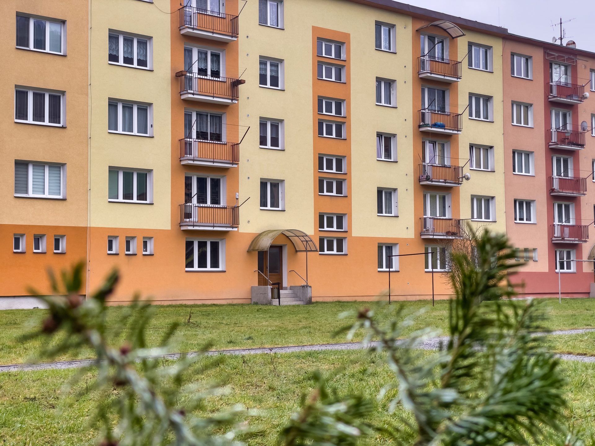 Byt 3+1, Hanušovice