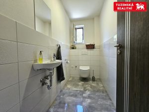 Zděná novostavba přízemního RD 4+kk s pergolou a zahradou v obci Hnojice u Šternberka.