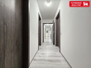 Zděná novostavba přízemního RD 4+kk s pergolou a zahradou v obci Hnojice u Šternberka.