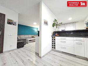 Zděná novostavba přízemního RD 4+kk s pergolou a zahradou v obci Hnojice u Šternberka.