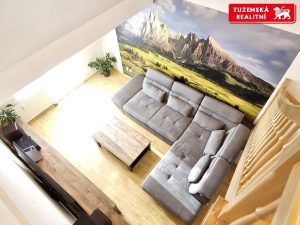 Velký, pěkný, mezonetový byt 4+kk o 101m2, s balkónem a hezkým výhledem v Blansku.