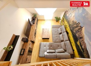 Velký, pěkný, mezonetový byt 4+kk o 101m2, s balkónem a hezkým výhledem v Blansku.
