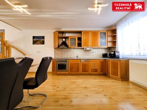 Velký, pěkný, mezonetový byt 4+kk o 101m2, s balkónem a hezkým výhledem v Blansku.