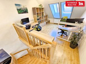 Velký, pěkný, mezonetový byt 4+kk o 101m2, s balkónem a hezkým výhledem v Blansku.