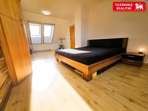 Velký, pěkný, mezonetový byt 4+kk o 101m2, s balkónem a hezkým výhledem v Blansku.