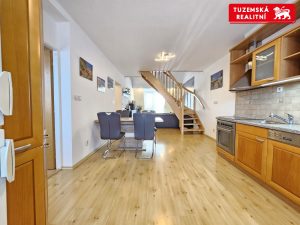 Velký, pěkný, mezonetový byt 4+kk o 101m2, s balkónem a hezkým výhledem v Blansku.