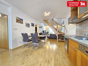 Velký, pěkný, mezonetový byt 4+kk o 101m2, s balkónem a hezkým výhledem v Blansku.