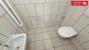 Chalupa 4+1 se zahradou, velkou stodolou a garáží, v horském stylu na Hané.