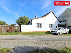 Bezbariérový rodinný dům 4+kk s velkou zahradou v Benátkách u Olomouce.