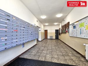 Družstevní byt 1+1, se 2 lodžiemi s hezkým výhledem na Olomouc, na ulici Politických vězňů.