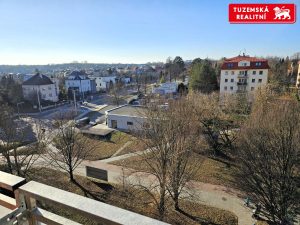 Družstevní byt 1+1, se 2 lodžiemi s hezkým výhledem na Olomouc, na ulici Politických vězňů.