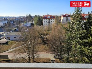 Družstevní byt 1+1, se 2 lodžiemi s hezkým výhledem na Olomouc, na ulici Politických vězňů.