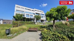 Pronájem bytu 2+kk s velkou terasou v novostavbě v Boskovicích na Růžovém náměstí.