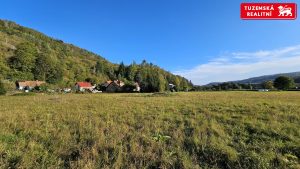 Stavební pozemek ke komerci a k bydlení v Rozhraní na trase Brno - Svitavy.