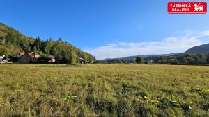 Stavební pozemek ke komerci a k bydlení v Rozhraní na trase Brno - Svitavy.