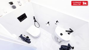 Zánovní bungalov 5+kk s garáží, se zahradou a velkou krytou terasou kousek od Prahy, Radlík Jílové