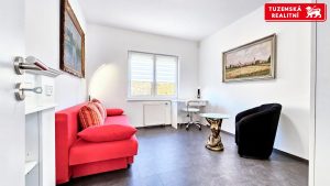 Zánovní bungalov 5+kk s garáží, se zahradou a velkou krytou terasou kousek od Prahy, Radlík Jílové
