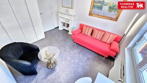 Zánovní bungalov 5+kk s garáží, se zahradou a velkou krytou terasou kousek od Prahy, Radlík Jílové