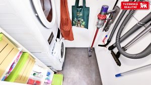 Zánovní bungalov 5+kk s garáží, se zahradou a velkou krytou terasou kousek od Prahy, Radlík Jílové