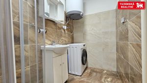 Pěkný zrekonstruovaný byt 2+1 o 59m2, v hezkém revitalizovaném bytovém domě ve Velkých Opatovicích.
