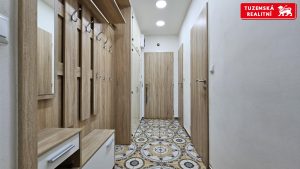 Pěkný zrekonstruovaný byt 2+1 o 59m2, v hezkém revitalizovaném bytovém domě ve Velkých Opatovicích.