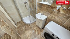 Pěkný zrekonstruovaný byt 2+1 o 59m2, v hezkém revitalizovaném bytovém domě ve Velkých Opatovicích.