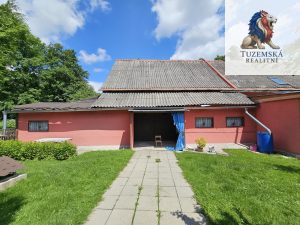 Rodinný dům se zahradou na okraji obce Skály u Rýmařova v Jeseníkách.